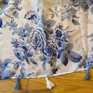 Blue and white rose scarf/wrap